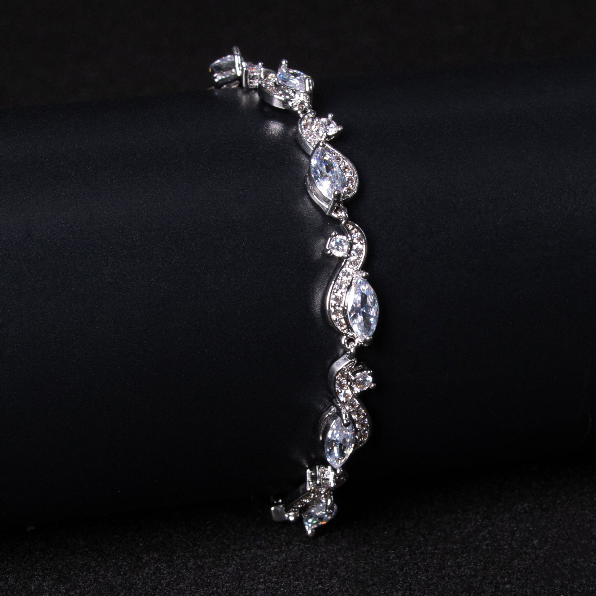 Pulseira Fina de Zircónia de Alto Padrão | Design Super Niche e Luxuoso