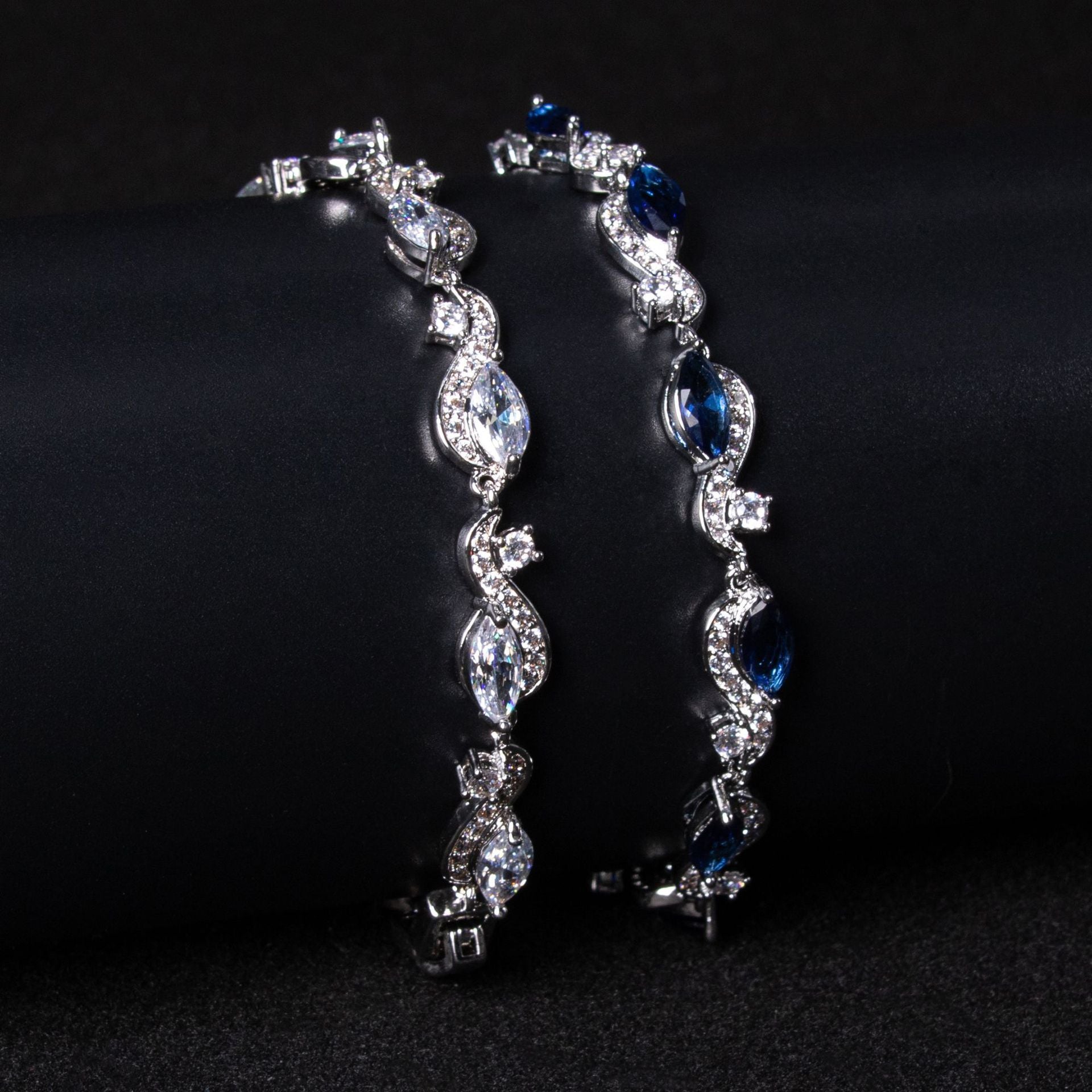 Pulseira Fina de Zircónia de Alto Padrão | Design Super Niche e Luxuoso